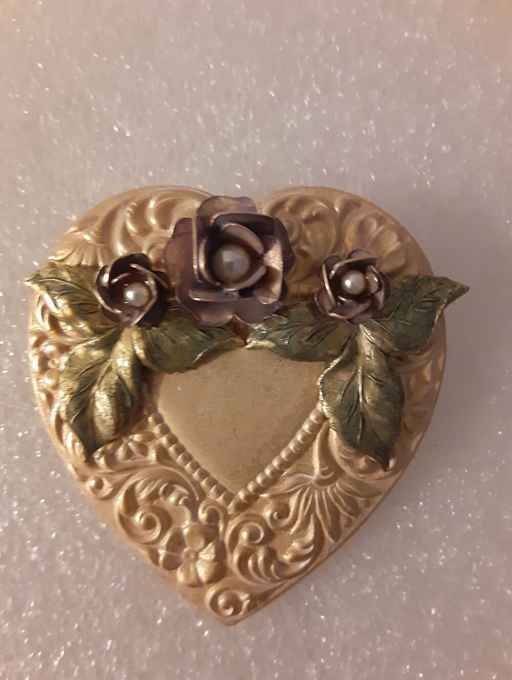 Vintage 80s Era Victorian With Pearl Accents Gold Tone Brooch